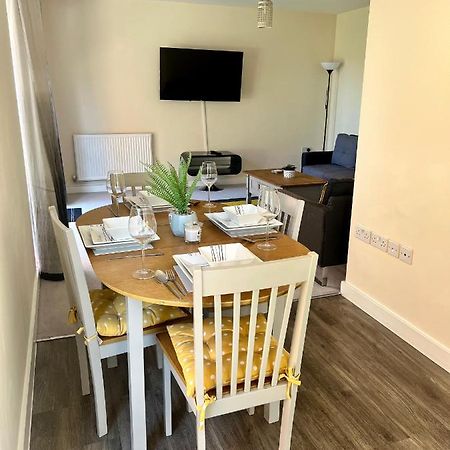 Spacious 2-Bedroom House With Free Parking Чатъм Екстериор снимка