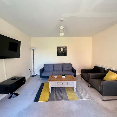 Spacious 2-Bedroom House With Free Parking Чатъм Екстериор снимка