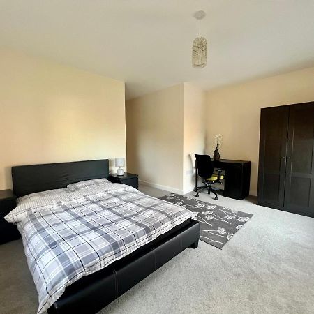 Spacious 2-Bedroom House With Free Parking Чатъм Екстериор снимка