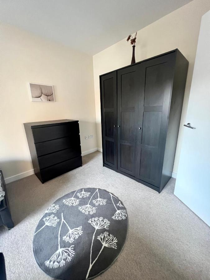Spacious 2-Bedroom House With Free Parking Чатъм Екстериор снимка