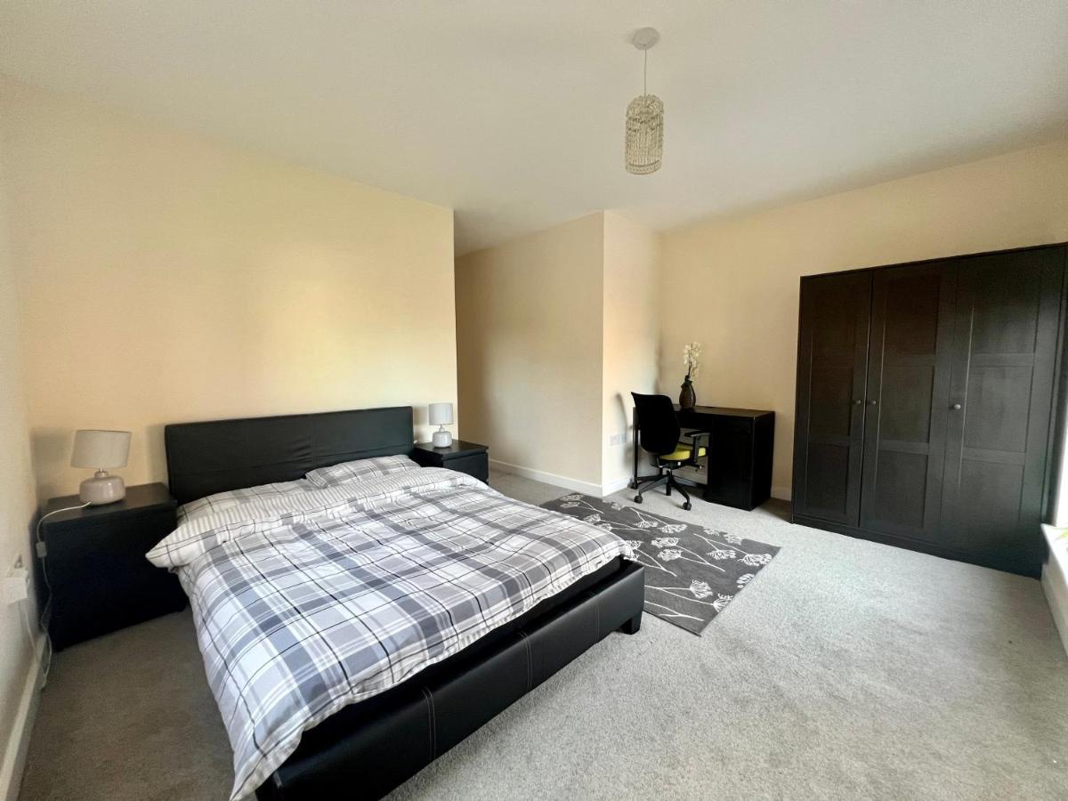 Spacious 2-Bedroom House With Free Parking Чатъм Екстериор снимка