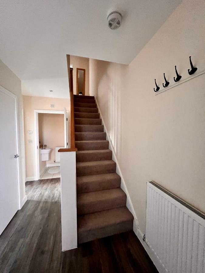 Spacious 2-Bedroom House With Free Parking Чатъм Екстериор снимка