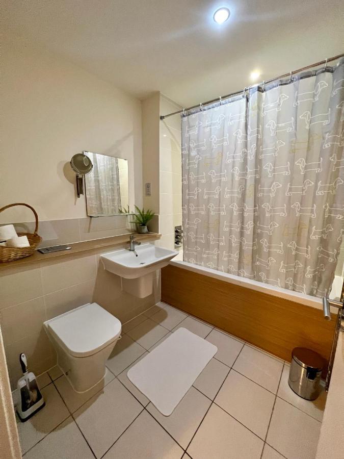 Spacious 2-Bedroom House With Free Parking Чатъм Екстериор снимка